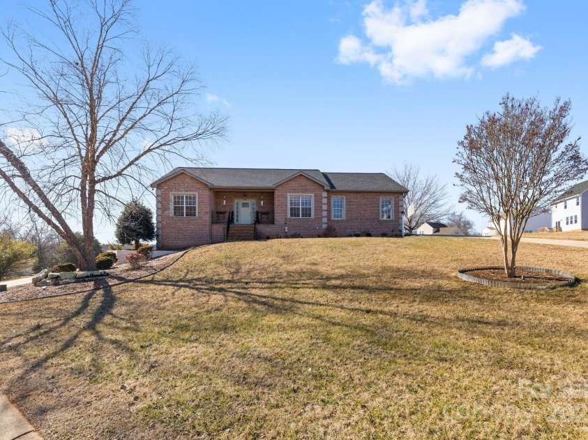 150 Heathrow Lane, Statesville, NC 28677.  MLS# CAR4286345, YatesRealty ID 33524. 