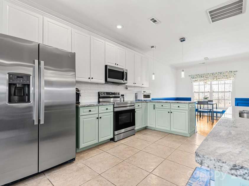 150 Heathrow Lane, Statesville, NC 28677.  MLS# CAR4286345, YatesRealty ID 33524. 