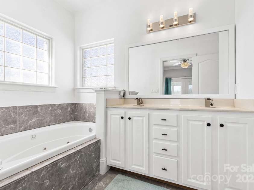 150 Heathrow Lane, Statesville, NC 28677.  MLS# CAR4286345, YatesRealty ID 33524. 