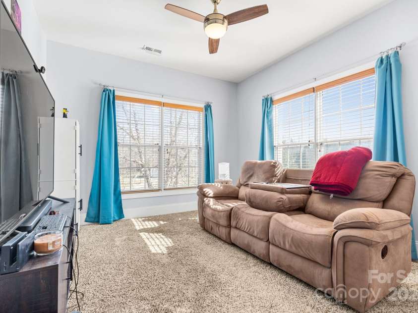 150 Heathrow Lane, Statesville, NC 28677.  MLS# CAR4286345, YatesRealty ID 33524. 