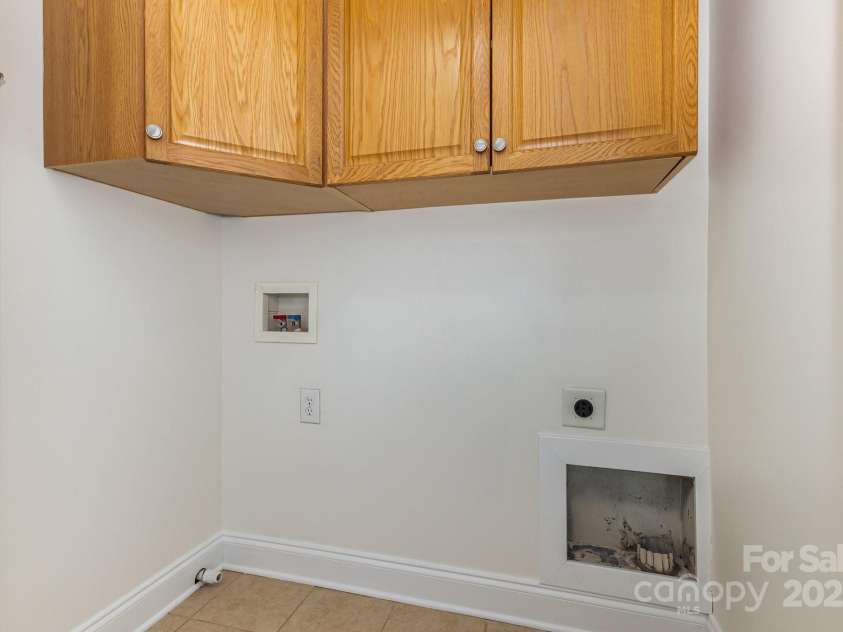10120 Roosevelt Drive, Huntersville, NC 28078.  MLS# CAR4271359, YatesRealty ID 33526. Bedroom level Laundry Area with cabinet Storage