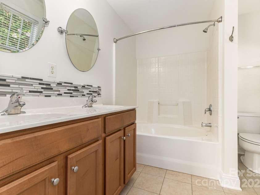10120 Roosevelt Drive, Huntersville, NC 28078.  MLS# CAR4271359, YatesRealty ID 33526. Double Sink Primary Bath