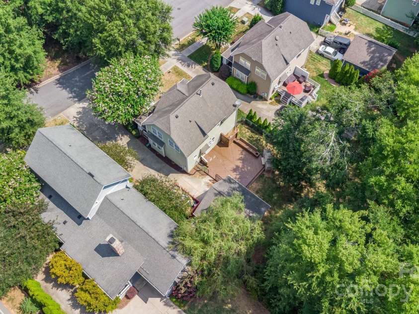 10120 Roosevelt Drive, Huntersville, NC 28078.  MLS# CAR4271359, YatesRealty ID 33526. Front yard faces HOA green space for extra privacy