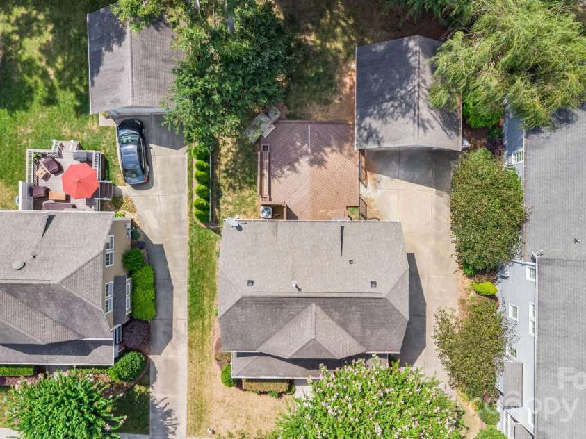 10120 Roosevelt Drive, Huntersville, NC 28078.  MLS# CAR4271359, YatesRealty ID 33526. House and yard view