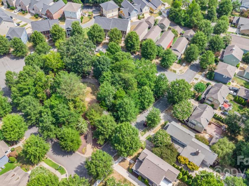 10120 Roosevelt Drive, Huntersville, NC 28078.  MLS# CAR4271359, YatesRealty ID 33526. Nestled in the heart of Vermillion