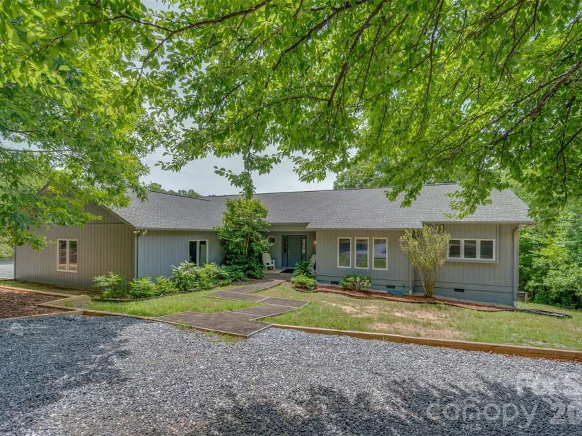 441 Lower Ridgeview Road, Columbus, NC 28722.  MLS# CAR4397784, YatesRealty ID 33527. 