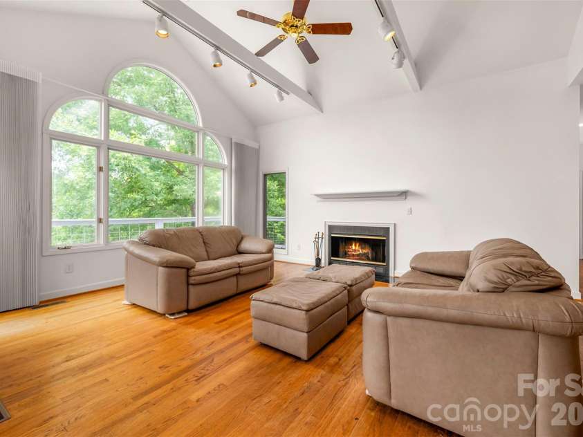 441 Lower Ridgeview Road, Columbus, NC 28722.  MLS# CAR4397784, YatesRealty ID 33527. 