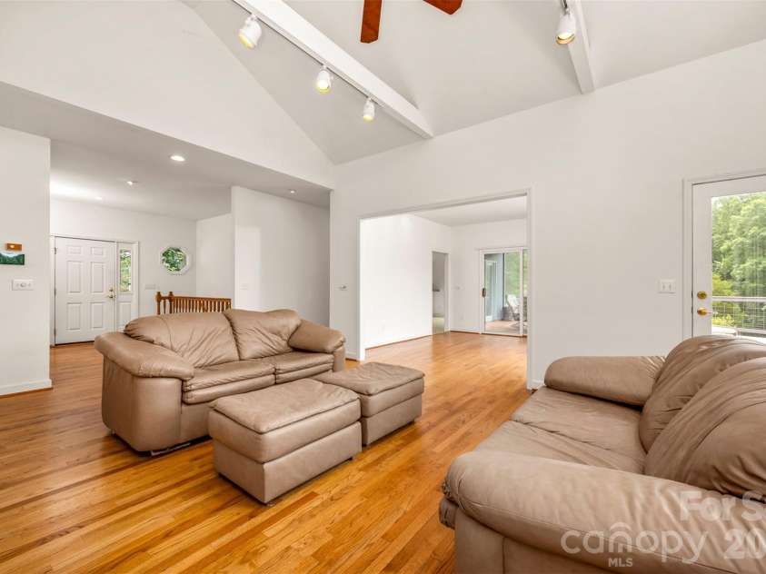 441 Lower Ridgeview Road, Columbus, NC 28722.  MLS# CAR4397784, YatesRealty ID 33527. 