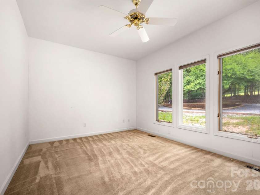 441 Lower Ridgeview Road, Columbus, NC 28722.  MLS# CAR4397784, YatesRealty ID 33527. 