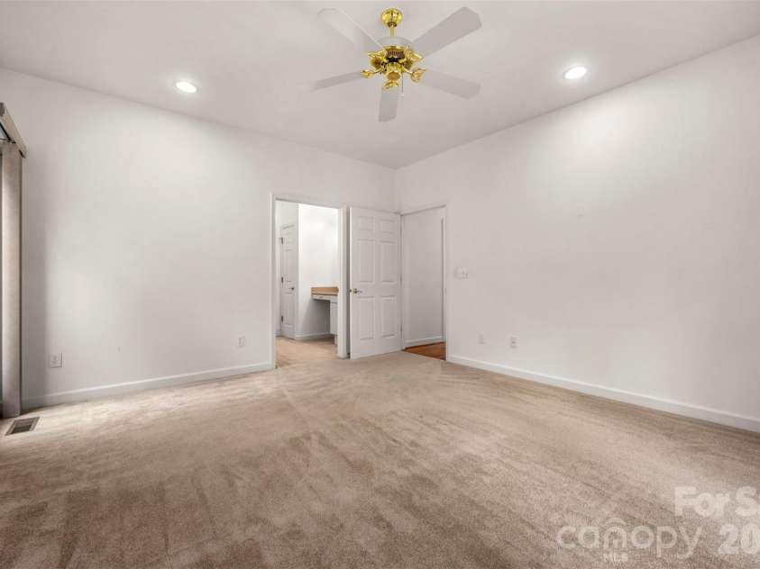 441 Lower Ridgeview Road, Columbus, NC 28722.  MLS# CAR4397784, YatesRealty ID 33527. 