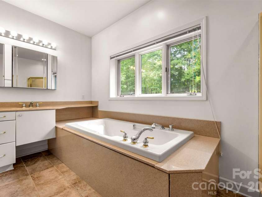 441 Lower Ridgeview Road, Columbus, NC 28722.  MLS# CAR4397784, YatesRealty ID 33527. 