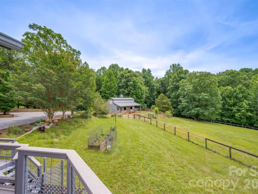 441 Lower Ridgeview Road, Columbus, NC 28722.  MLS# CAR4397784, YatesRealty ID 33527. 