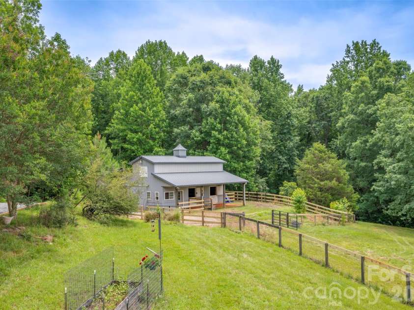 441 Lower Ridgeview Road, Columbus, NC 28722.  MLS# CAR4397784, YatesRealty ID 33527. 
