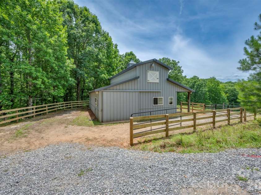441 Lower Ridgeview Road, Columbus, NC 28722.  MLS# CAR4397784, YatesRealty ID 33527. 