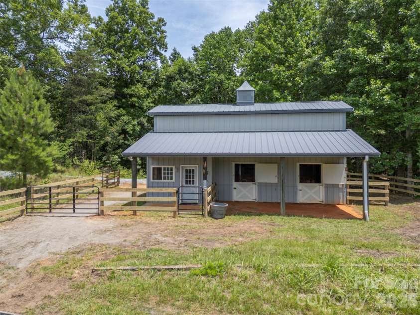 441 Lower Ridgeview Road, Columbus, NC 28722.  MLS# CAR4397784, YatesRealty ID 33527. 
