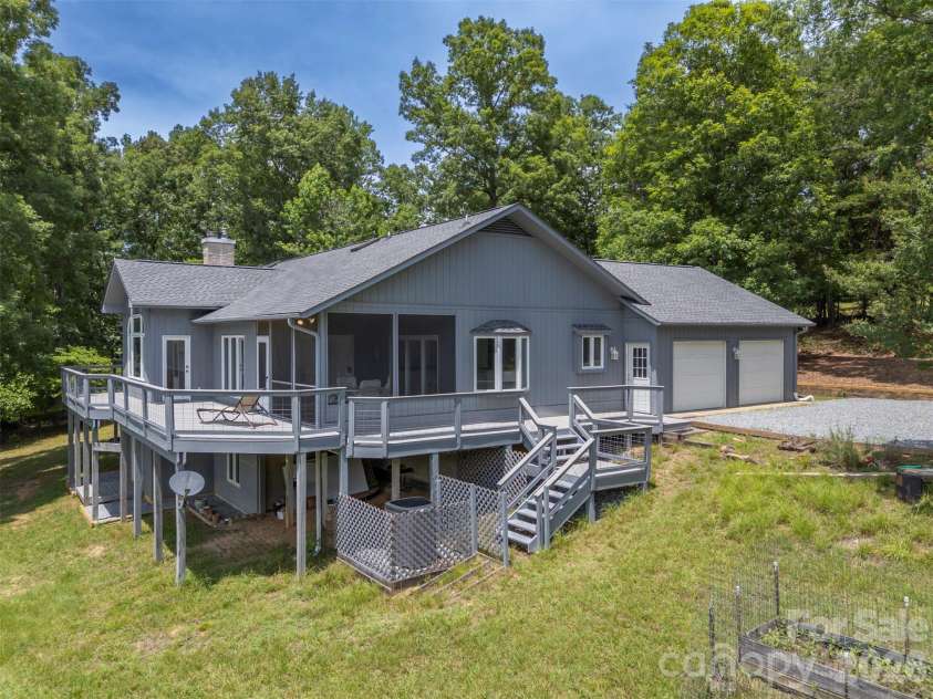 441 Lower Ridgeview Road, Columbus, NC 28722.  MLS# CAR4397784, YatesRealty ID 33527. 
