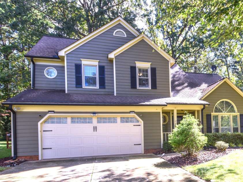 135 Southhaven Drive, Mooresville, NC 28117.  MLS# CAR4389548, YatesRealty ID 33528. 