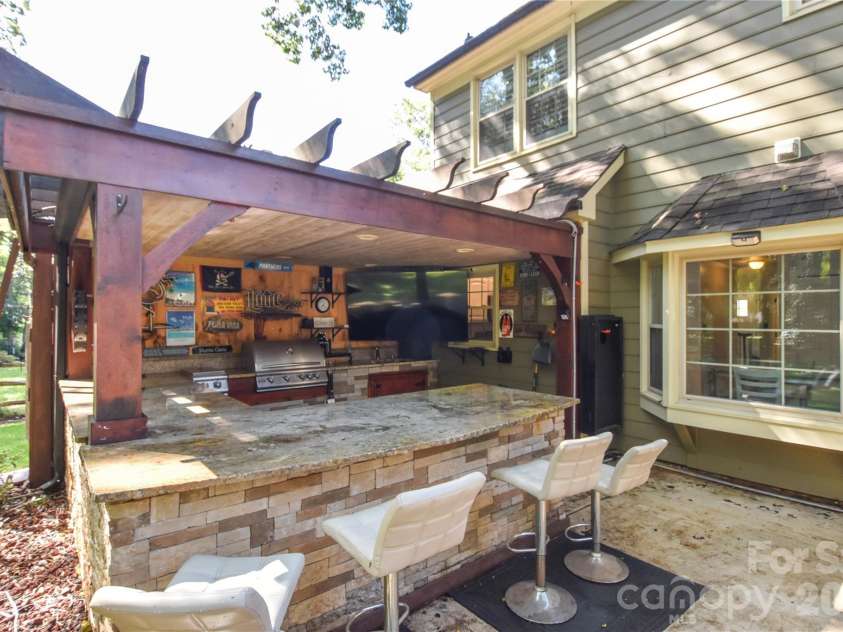 135 Southhaven Drive, Mooresville, NC 28117.  MLS# CAR4389548, YatesRealty ID 33528. 
