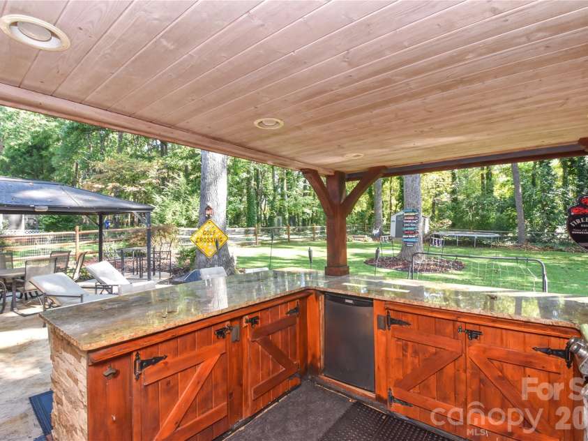 135 Southhaven Drive, Mooresville, NC 28117.  MLS# CAR4389548, YatesRealty ID 33528. 
