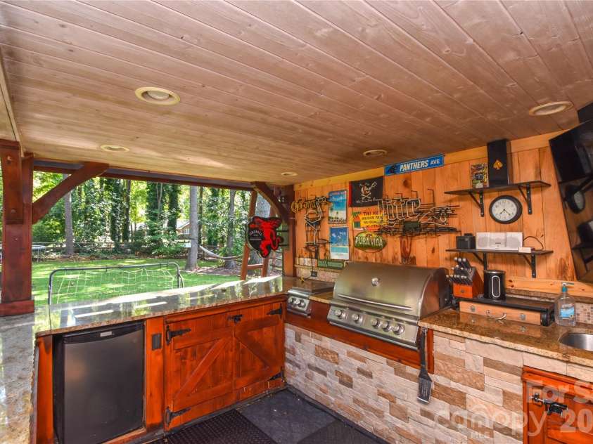 135 Southhaven Drive, Mooresville, NC 28117.  MLS# CAR4389548, YatesRealty ID 33528. 