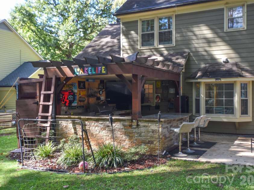 135 Southhaven Drive, Mooresville, NC 28117.  MLS# CAR4389548, YatesRealty ID 33528. 