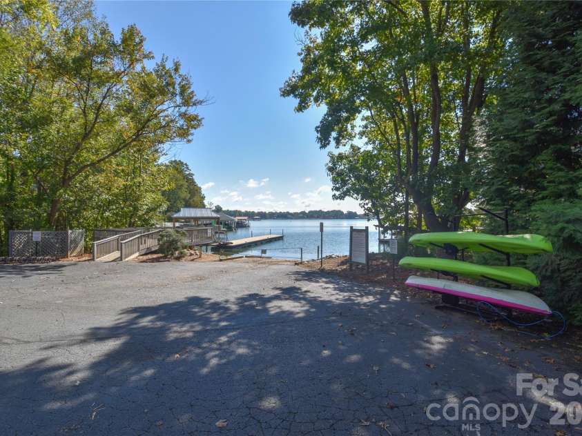 135 Southhaven Drive, Mooresville, NC 28117.  MLS# CAR4389548, YatesRealty ID 33528. 