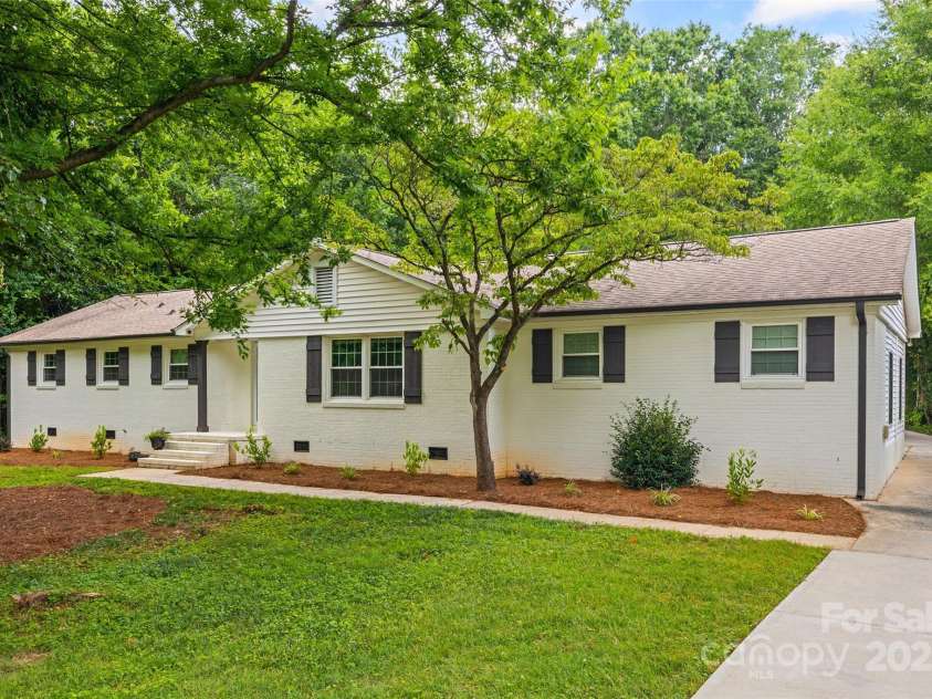 1045 Dooley Drive, Charlotte, NC 28227.  MLS# CAR4291515, YatesRealty ID 33529. 