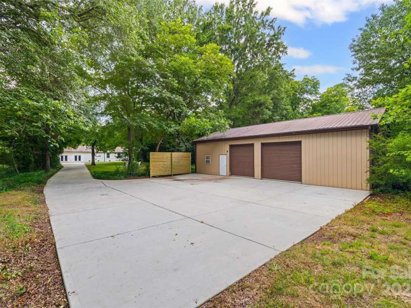 1045 Dooley Drive, Charlotte, NC 28227.  MLS# CAR4291515, YatesRealty ID 33529. 