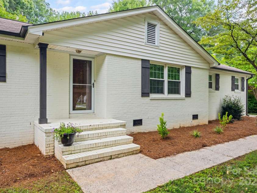 1045 Dooley Drive, Charlotte, NC 28227.  MLS# CAR4291515, YatesRealty ID 33529. 
