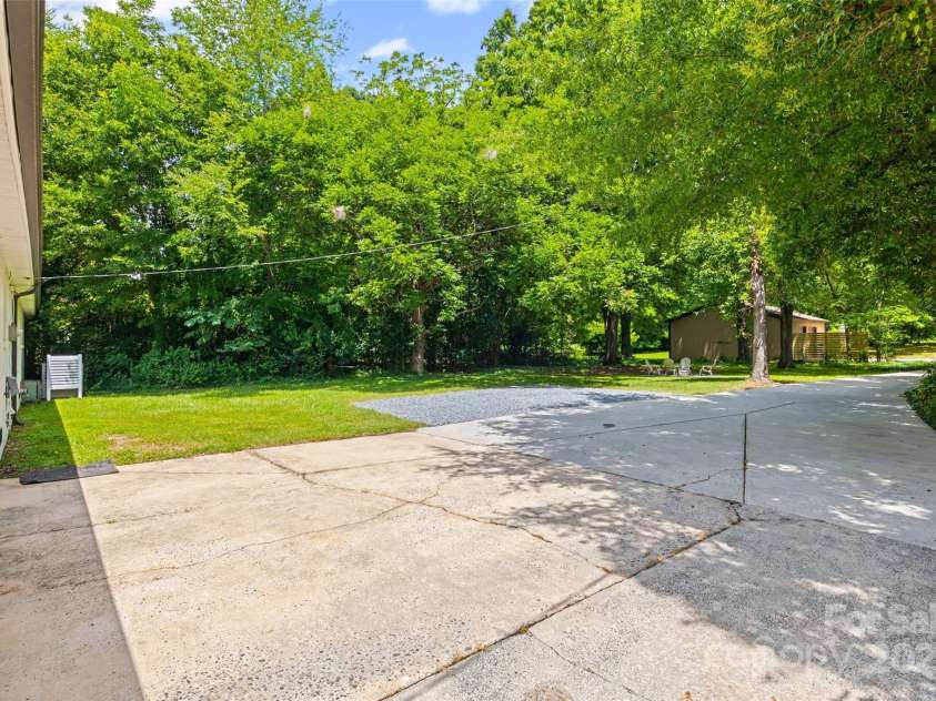 1045 Dooley Drive, Charlotte, NC 28227.  MLS# CAR4291515, YatesRealty ID 33529. 