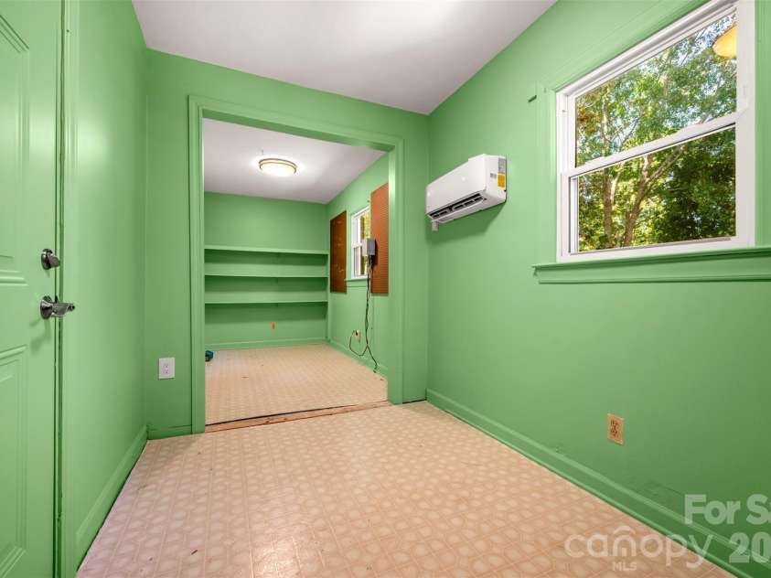 271 McCall Drive, Forest City, NC 28043.  MLS# CAR4394926, YatesRealty ID 33529. Flex Space/Laundry