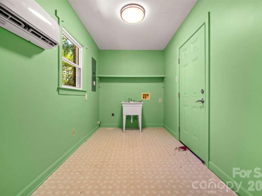 271 McCall Drive, Forest City, NC 28043.  MLS# CAR4394926, YatesRealty ID 33529. Flex Space/Laundry