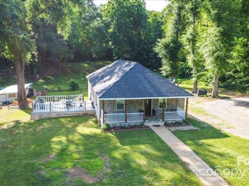 1029 Old Nc 27 Highway, Mount Holly, NC 28120.  MLS# CAR4289728, YatesRealty ID 33530. 