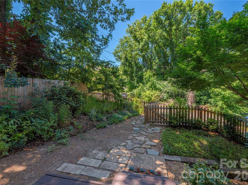 37 Wilmington Street, Asheville, NC 28806.  MLS# CAR4395314, YatesRealty ID 33530. 