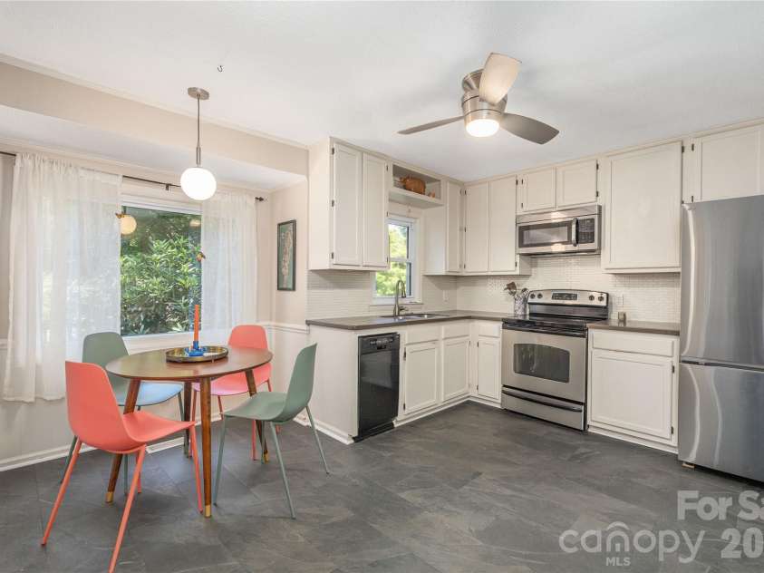 37 Wilmington Street, Asheville, NC 28806.  MLS# CAR4395314, YatesRealty ID 33530. 