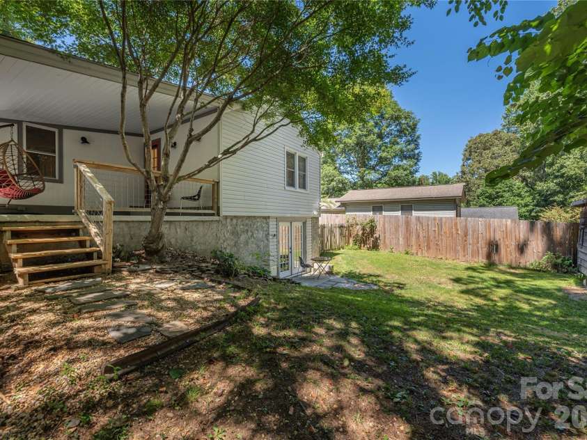 37 Wilmington Street, Asheville, NC 28806.  MLS# CAR4395314, YatesRealty ID 33530. 
