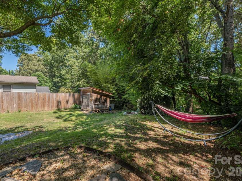 37 Wilmington Street, Asheville, NC 28806.  MLS# CAR4395314, YatesRealty ID 33530. 