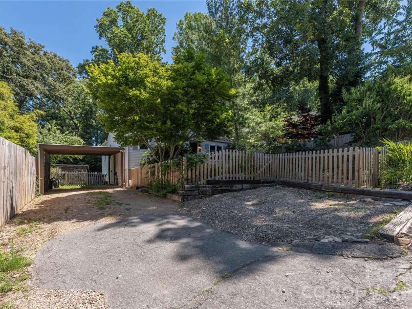 37 Wilmington Street, Asheville, NC 28806.  MLS# CAR4395314, YatesRealty ID 33530. 