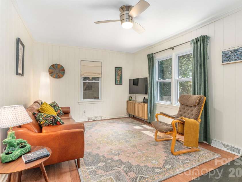 37 Wilmington Street, Asheville, NC 28806.  MLS# CAR4395314, YatesRealty ID 33530. 