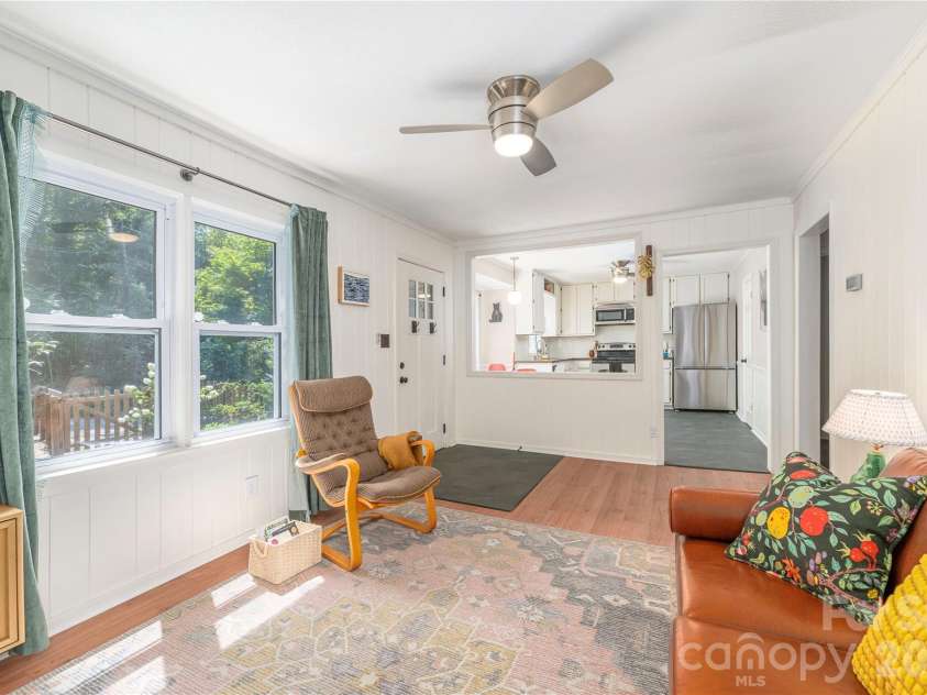 37 Wilmington Street, Asheville, NC 28806.  MLS# CAR4395314, YatesRealty ID 33530. 