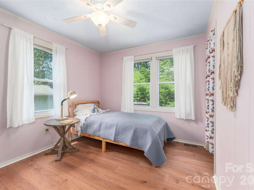 37 Wilmington Street, Asheville, NC 28806.  MLS# CAR4395314, YatesRealty ID 33530. 