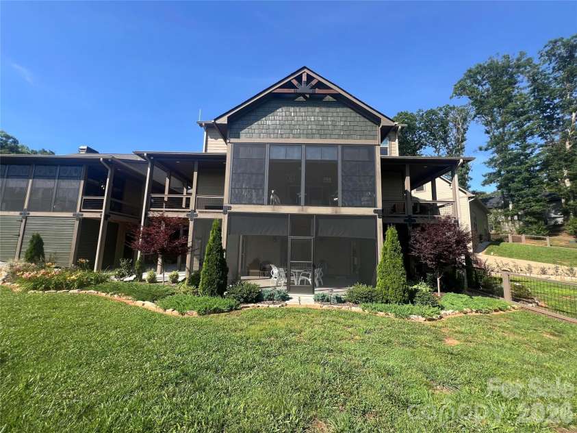 1052 Porter Creek Drive, Franklin, NC 28734.  MLS# CAR4397738, YatesRealty ID 33531. 