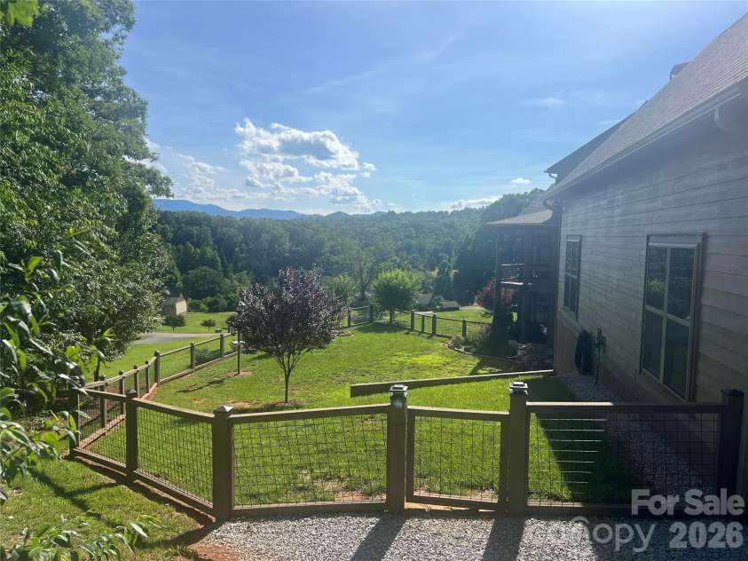 1052 Porter Creek Drive, Franklin, NC 28734.  MLS# CAR4397738, YatesRealty ID 33531. 
