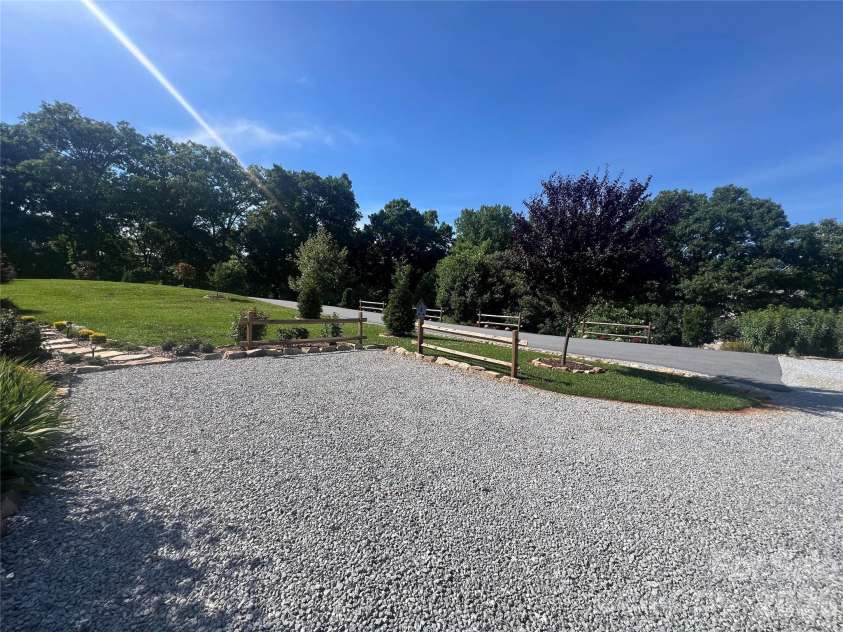 1052 Porter Creek Drive, Franklin, NC 28734.  MLS# CAR4397738, YatesRealty ID 33531. 