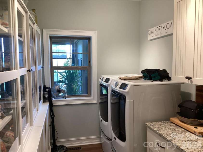 1052 Porter Creek Drive, Franklin, NC 28734.  MLS# CAR4397738, YatesRealty ID 33531. 
