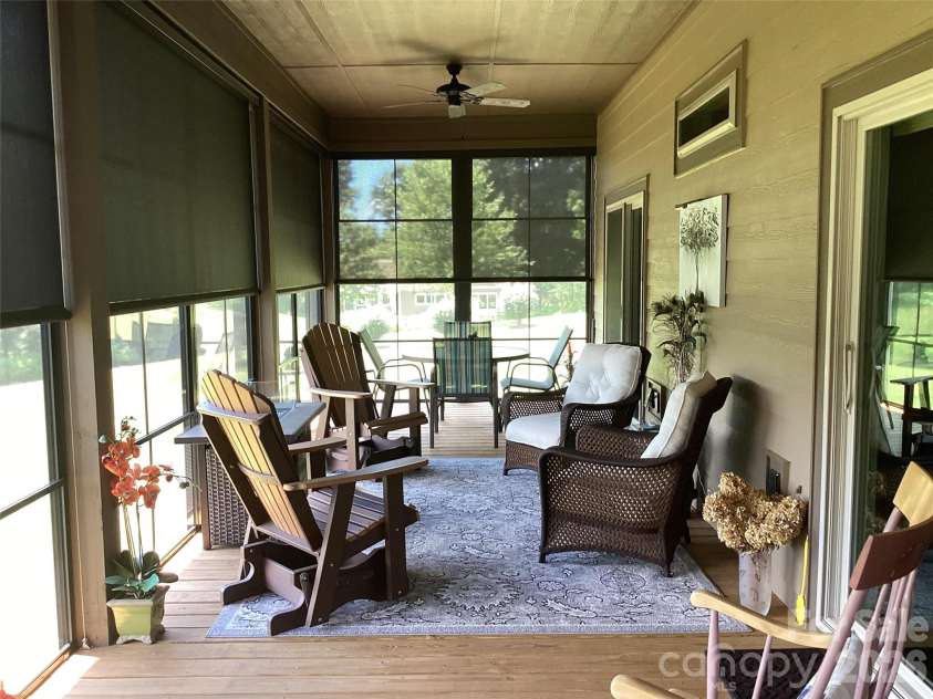 1052 Porter Creek Drive, Franklin, NC 28734.  MLS# CAR4397738, YatesRealty ID 33531. 