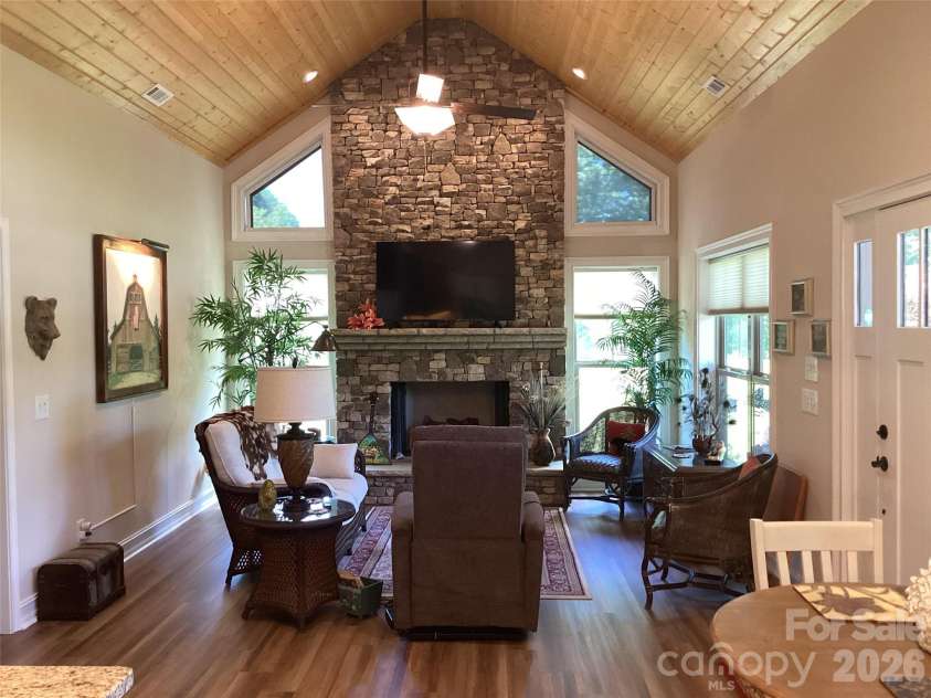 1052 Porter Creek Drive, Franklin, NC 28734.  MLS# CAR4397738, YatesRealty ID 33531. 