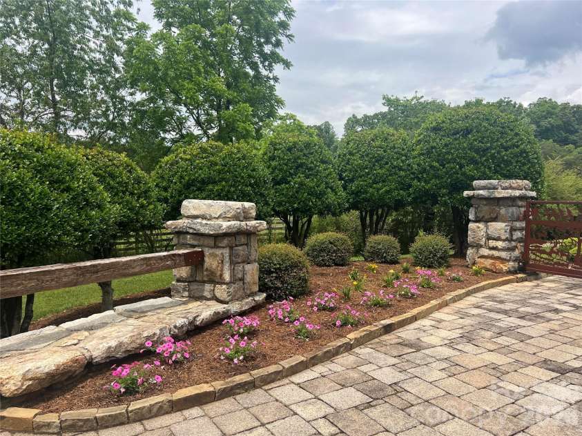1052 Porter Creek Drive, Franklin, NC 28734.  MLS# CAR4397738, YatesRealty ID 33531. 
