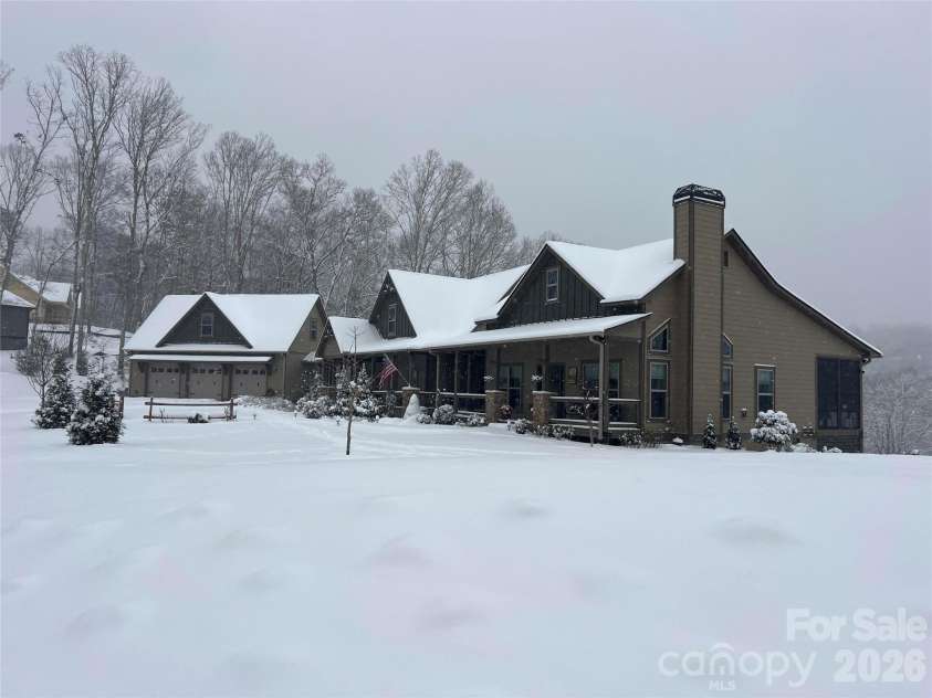 1052 Porter Creek Drive, Franklin, NC 28734.  MLS# CAR4397738, YatesRealty ID 33531. 