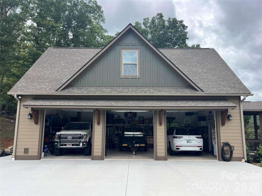 1052 Porter Creek Drive, Franklin, NC 28734.  MLS# CAR4397738, YatesRealty ID 33531. 